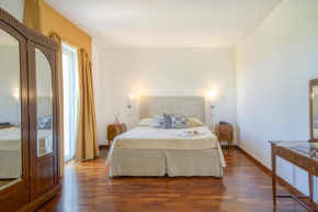  Hotel La Corte  Матера